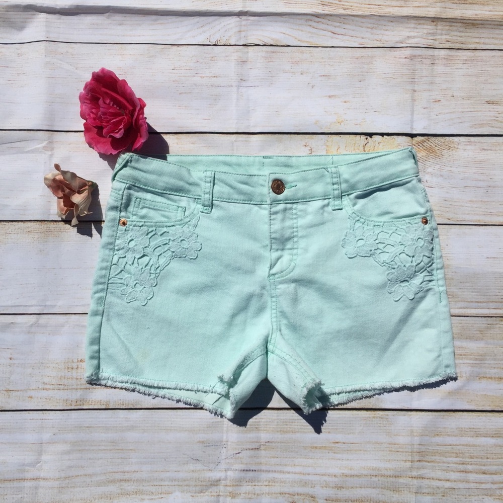 |Cherokee| Aqua/mint shorts with chocheras detail